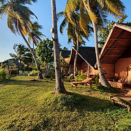 Le Transat Bed & Breakfast Ambatoloaka  Exterior photo